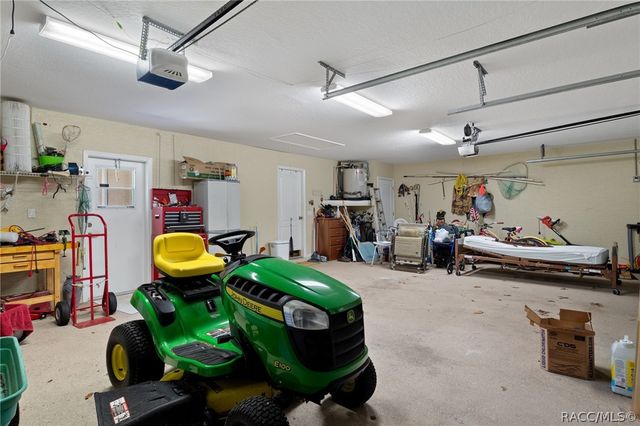 12 HACKBERRY Drive, Homosassa, FL 34446