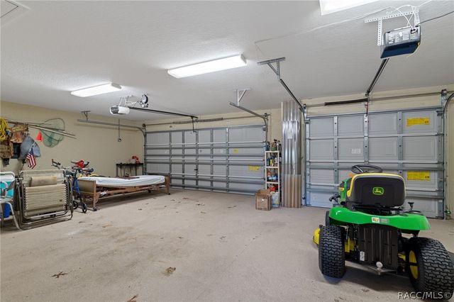 12 HACKBERRY Drive, Homosassa, FL 34446
