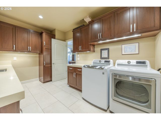 2325 PARK GROVE Dr, Eugene, OR 97408