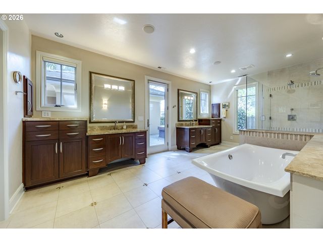 2325 PARK GROVE Dr, Eugene, OR 97408