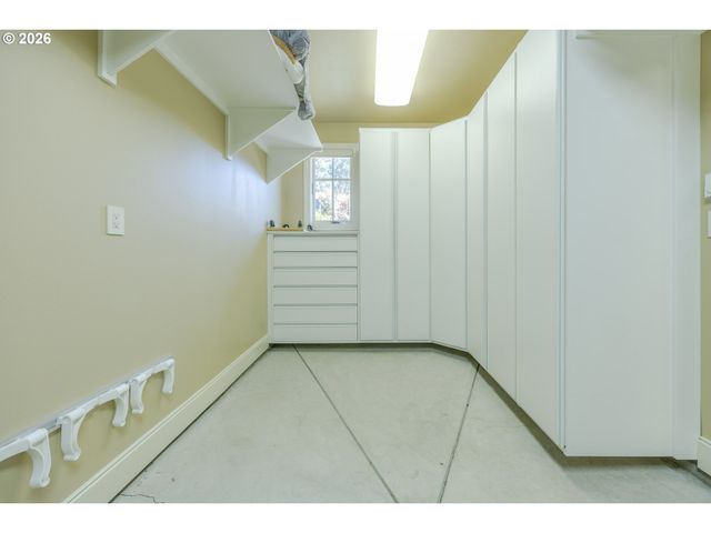 2325 PARK GROVE Dr, Eugene, OR 97408