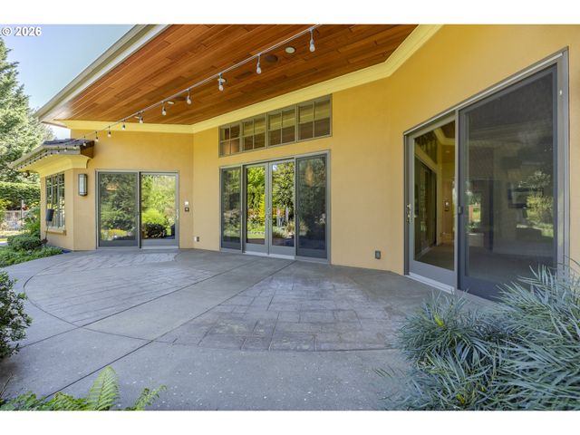 2325 PARK GROVE Dr, Eugene, OR 97408