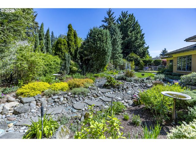 2325 PARK GROVE Dr, Eugene, OR 97408