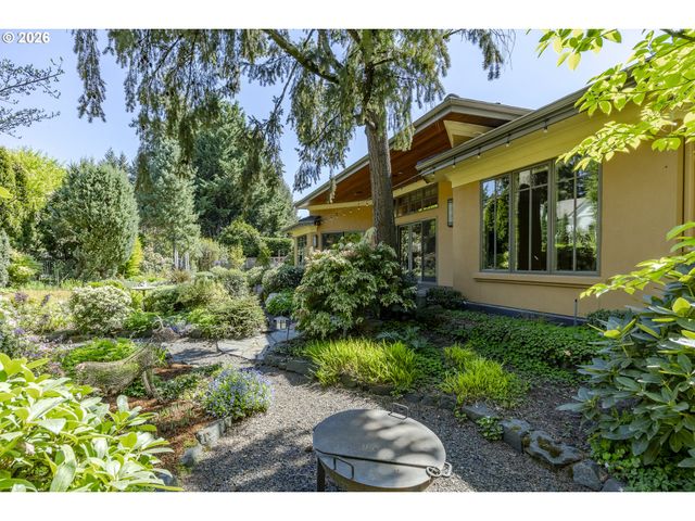 2325 PARK GROVE Dr, Eugene, OR 97408