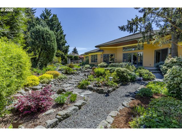 2325 PARK GROVE Dr, Eugene, OR 97408