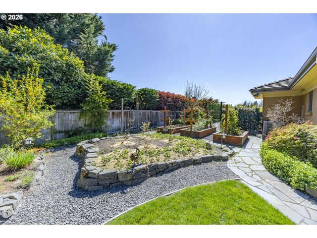 2325 PARK GROVE Dr, Eugene, OR 97408