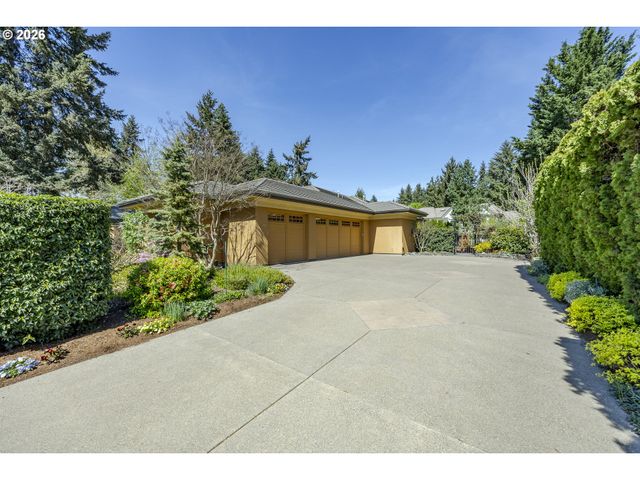 2325 PARK GROVE Dr, Eugene, OR 97408
