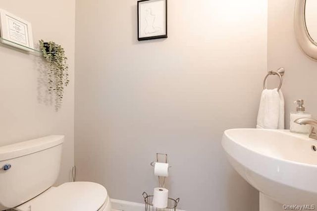 1 Brittany Court, Ridge, NY 11961