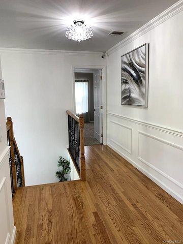 1 Brittany Court, Ridge, NY 11961