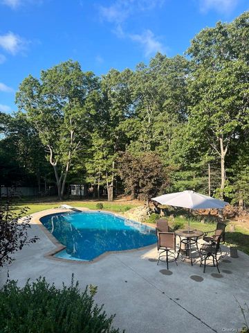 1 Brittany Court, Ridge, NY 11961