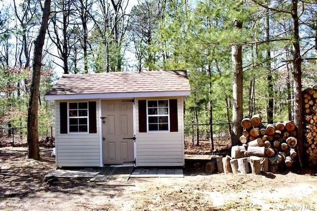 1 Brittany Court, Ridge, NY 11961