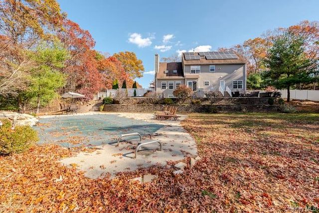 1 Brittany Court, Ridge, NY 11961