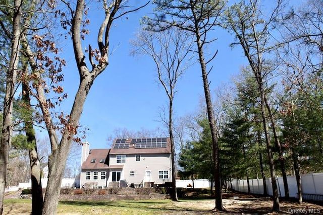 1 Brittany Court, Ridge, NY 11961