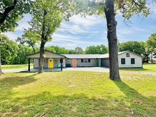 1668 Waters Road, Kingston, OK 73439