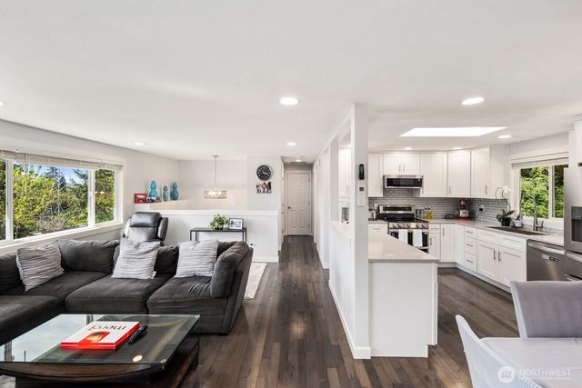 11102 126th Avenue NE, Kirkland, WA 98033