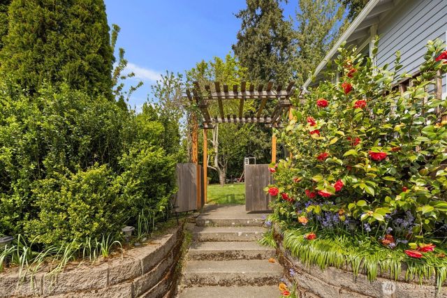 11102 126th Avenue NE, Kirkland, WA 98033