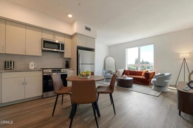 18900 Parthenia Street 315, Northridge, CA 91324