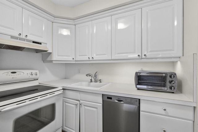 19 Hastings B, West Palm Beach, FL 33417