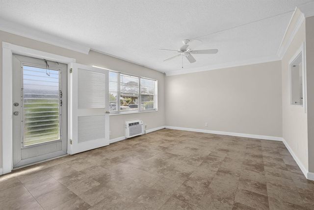 19 Hastings B, West Palm Beach, FL 33417