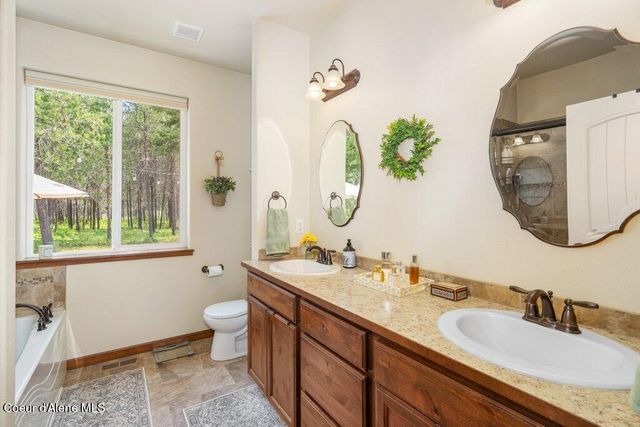 20698 N Wandering Pines RD, Rathdrum, ID 83858
