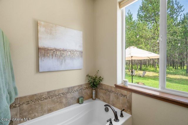 20698 N Wandering Pines RD, Rathdrum, ID 83858