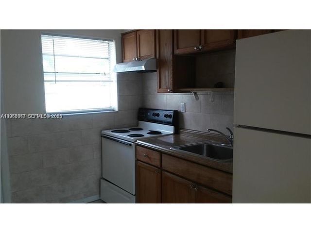 1013 Foster Rd 1, Hallandale Beach, FL 33009