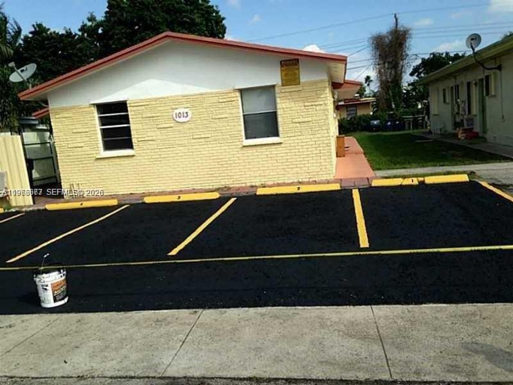1013 Foster Rd 1, Hallandale Beach, FL 33009