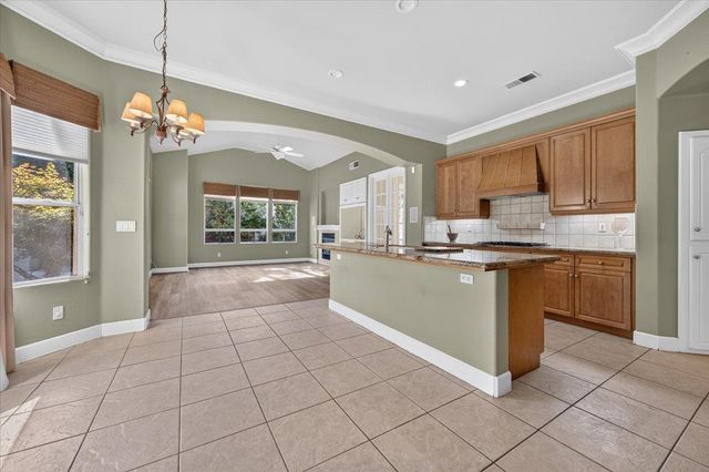11 W Jordan Avenue, Clovis, CA 93611