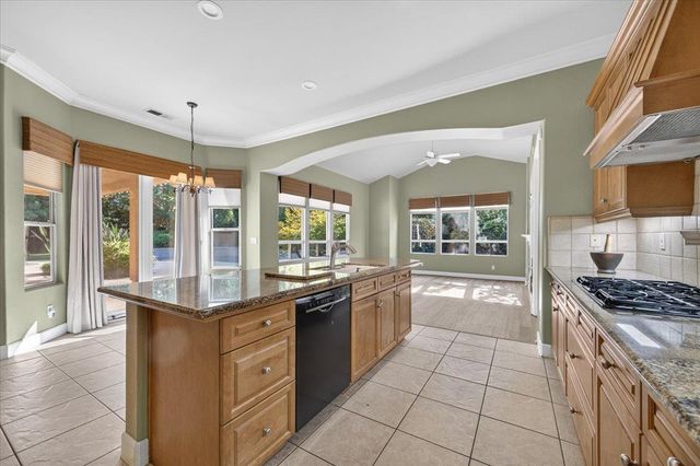 11 W Jordan Avenue, Clovis, CA 93611