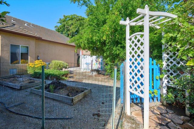 11 W Jordan Avenue, Clovis, CA 93611