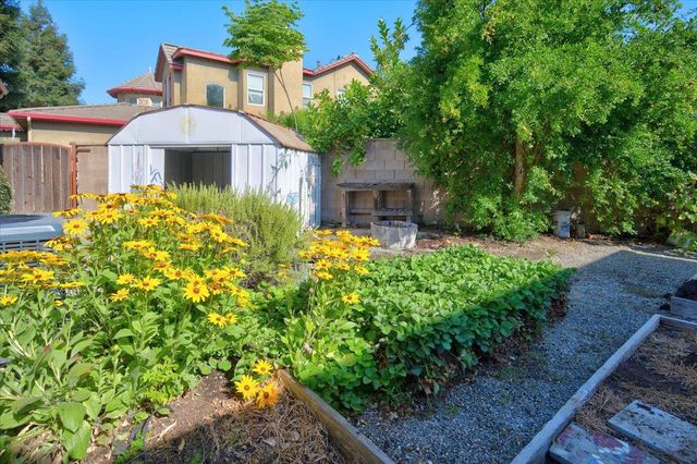 11 W Jordan Avenue, Clovis, CA 93611