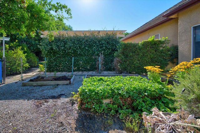 11 W Jordan Avenue, Clovis, CA 93611