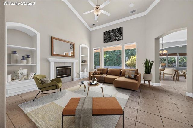11 W Jordan Avenue, Clovis, CA 93611