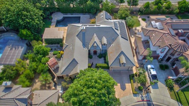 11 W Jordan Avenue, Clovis, CA 93611