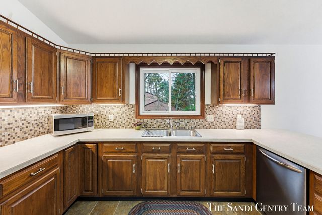 15967 Ryan Drive, Park Twp, MI 49424