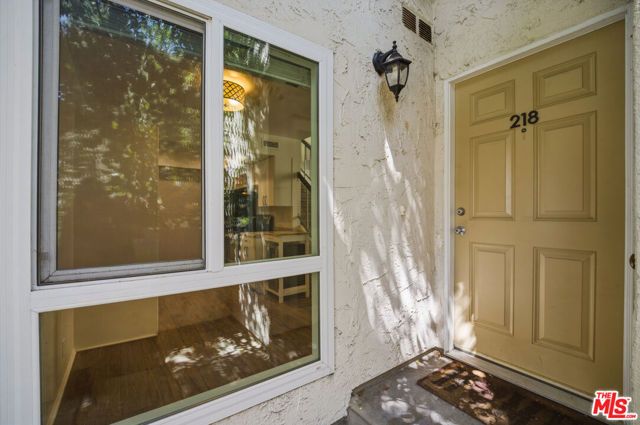 18411 Hatteras Street 218, Los Angeles, CA 91356