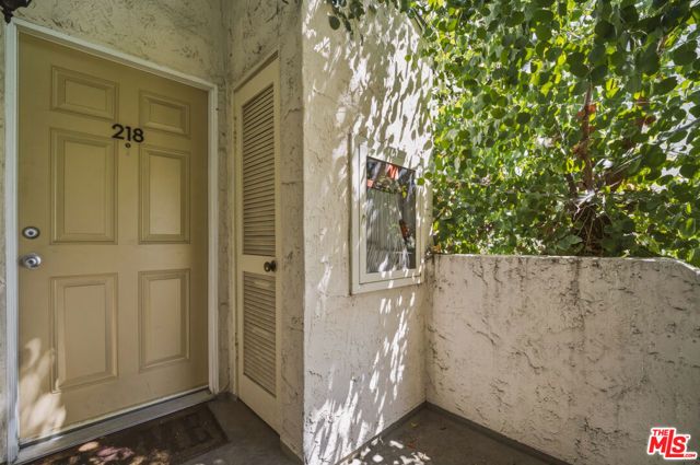 18411 Hatteras Street 218, Los Angeles, CA 91356