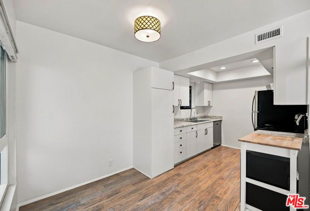 18411 Hatteras Street 218, Los Angeles, CA 91356
