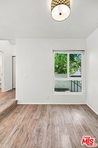 18411 Hatteras Street 218, Los Angeles, CA 91356