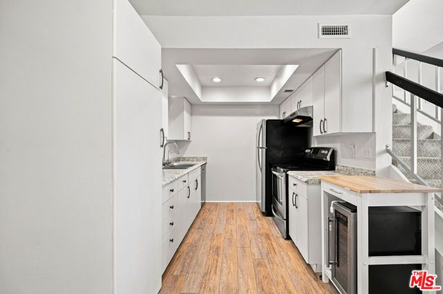 18411 Hatteras Street 218, Los Angeles, CA 91356