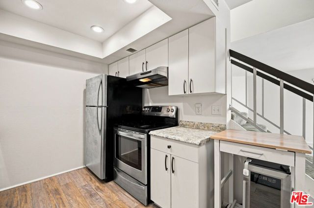 18411 Hatteras Street 218, Los Angeles, CA 91356