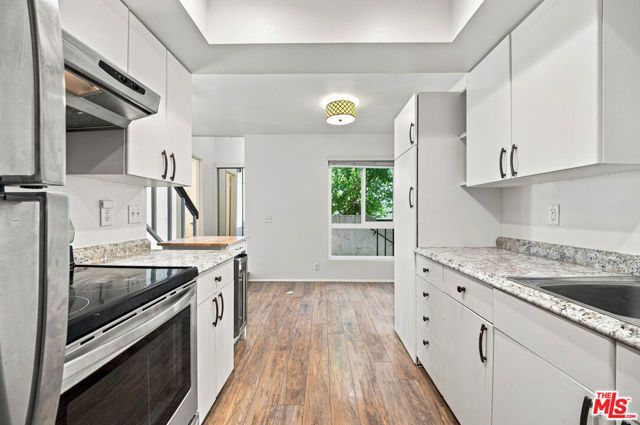 18411 Hatteras Street 218, Los Angeles, CA 91356