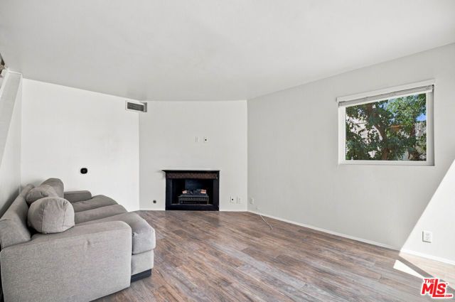18411 Hatteras Street 218, Los Angeles, CA 91356