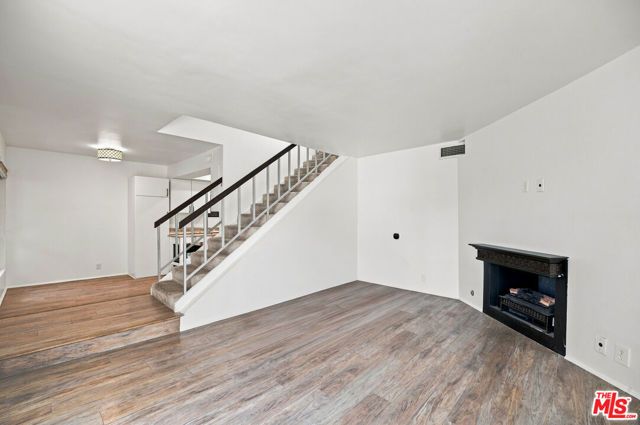 18411 Hatteras Street 218, Los Angeles, CA 91356