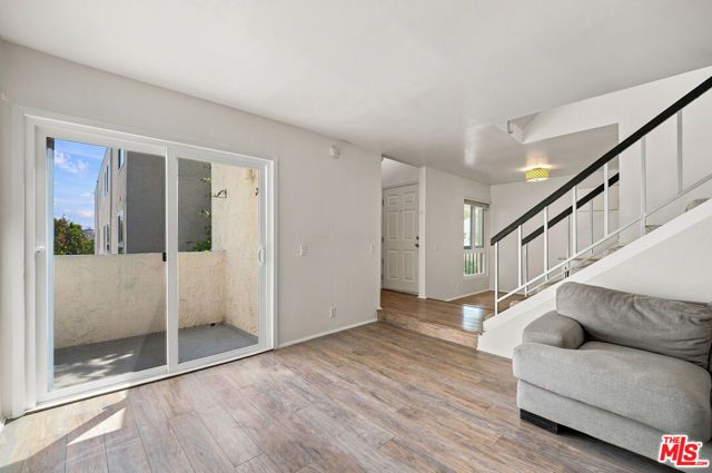 18411 Hatteras Street 218, Los Angeles, CA 91356