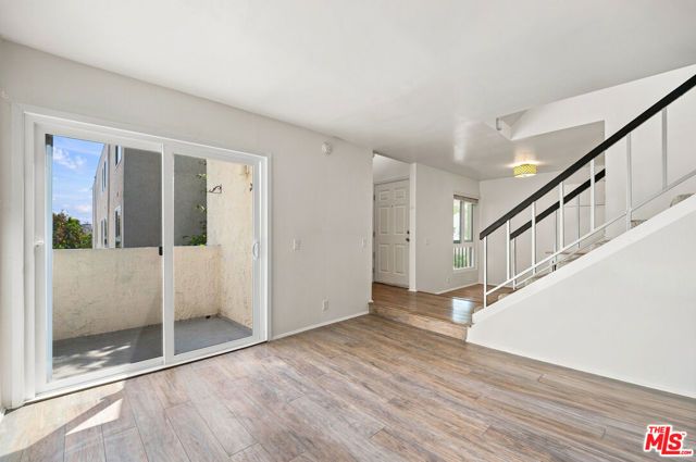 18411 Hatteras Street 218, Los Angeles, CA 91356