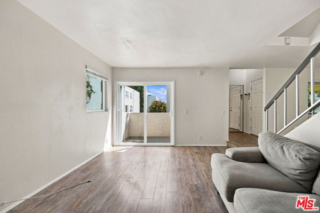 18411 Hatteras Street 218, Los Angeles, CA 91356