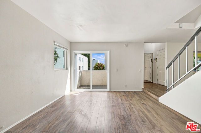 18411 Hatteras Street 218, Los Angeles, CA 91356