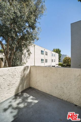 18411 Hatteras Street 218, Los Angeles, CA 91356