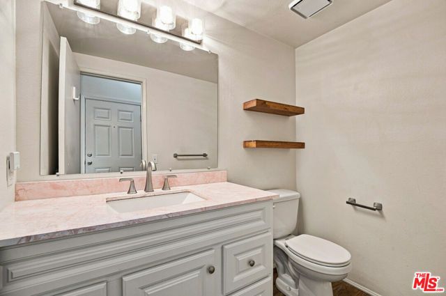 18411 Hatteras Street 218, Los Angeles, CA 91356